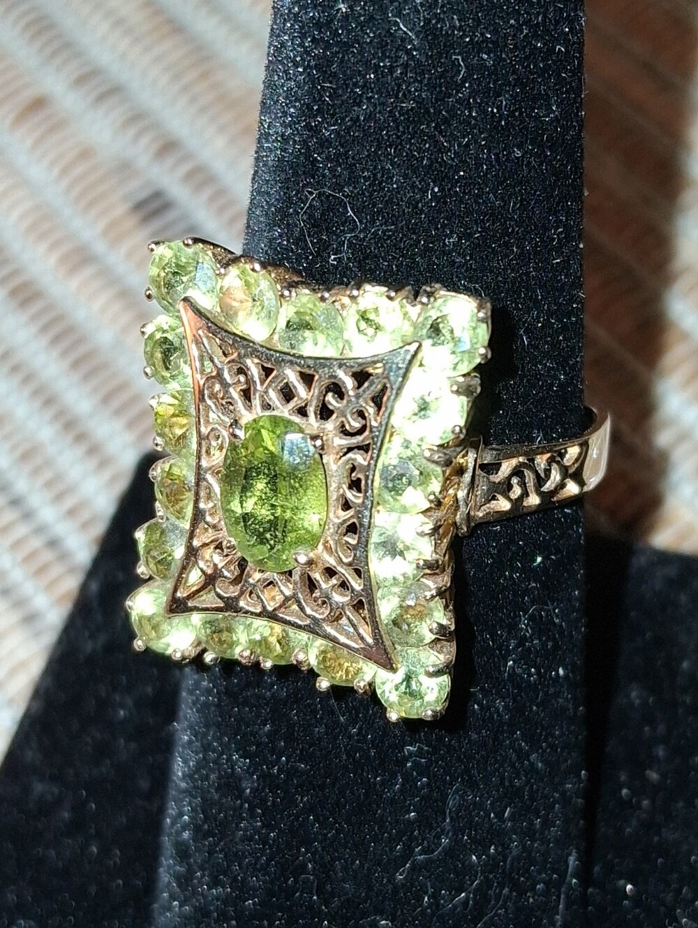 Vintage Stunning Vintage 14K Yellow Gold Peridot Statement Ring – Size 9.5